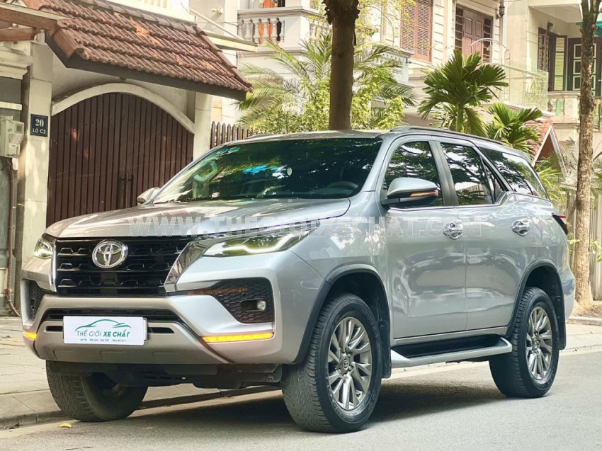 Toyota Fortuner 2.7V 4x4 AT 2021