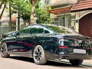 Xe VinFast Lux A 2.0 Base 2.0 AT 2021