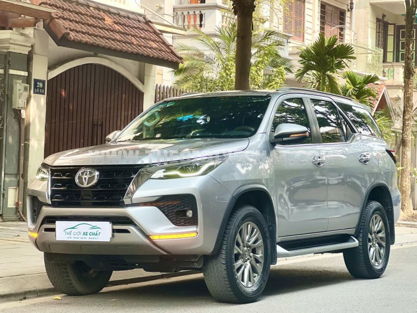 Toyota Fortuner 2.7V 4x4 AT 2021