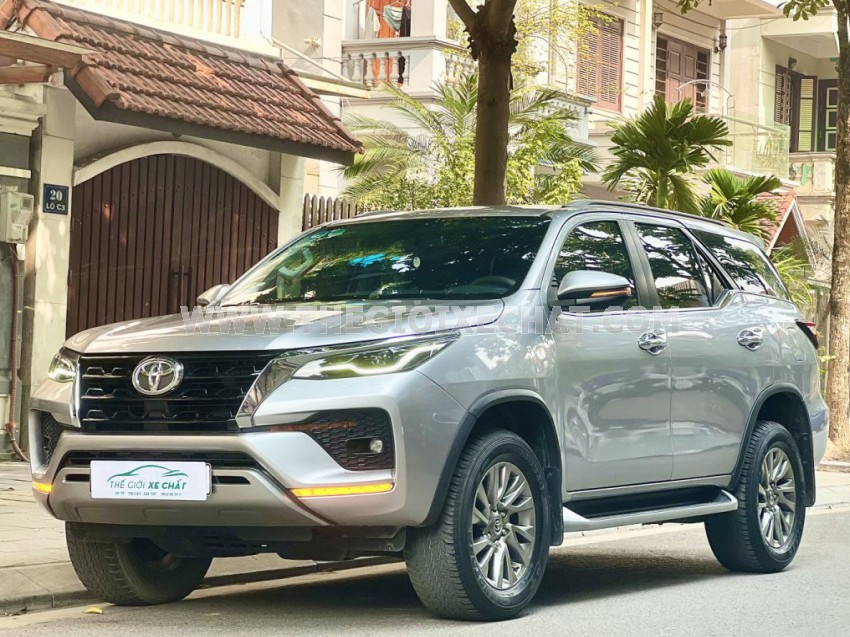 Toyota Fortuner 2.7V 4x4 AT 2021